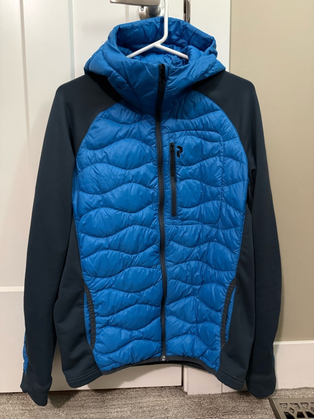 Peak Performance men’s two tone hybrid down jacket. Size large like new